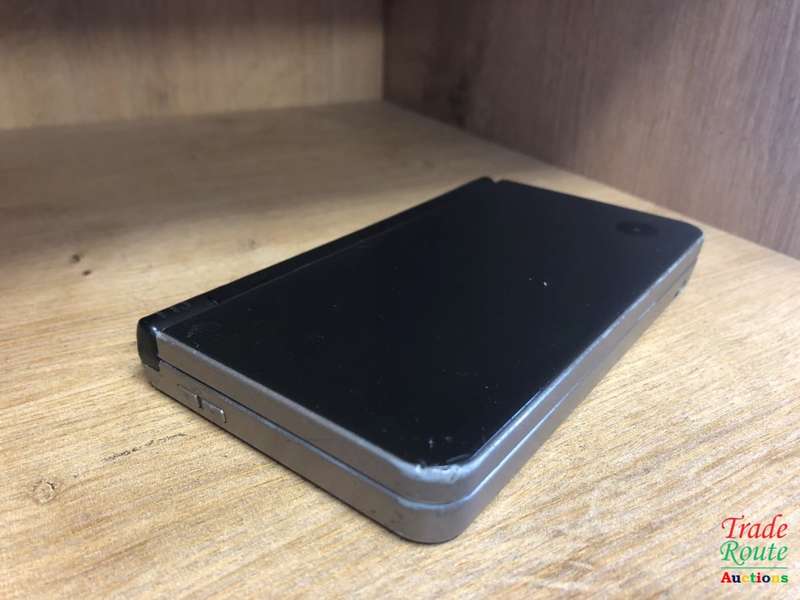 Nintendo DSi XL, Gaming Console