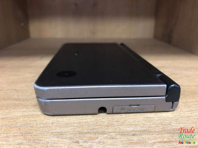 Nintendo DSi XL, Gaming Console