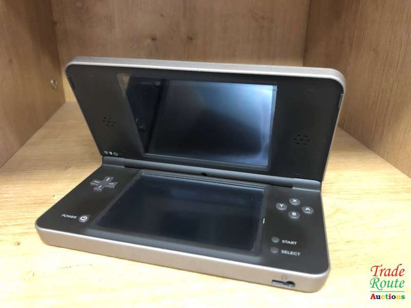 Nintendo DSi XL, Gaming Console