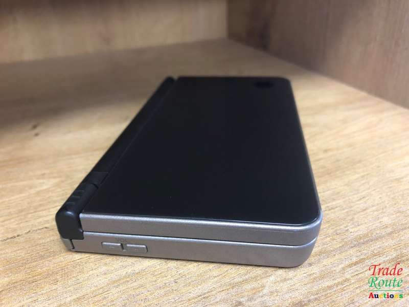 Nintendo DSi XL, Gaming Console - IN BOX