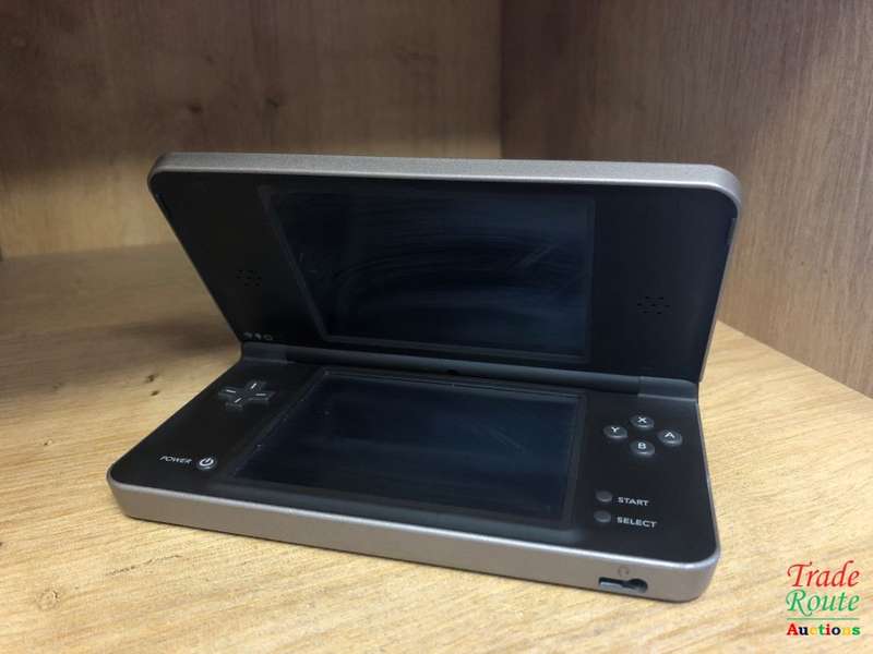 Nintendo DSi XL, Gaming Console - IN BOX
