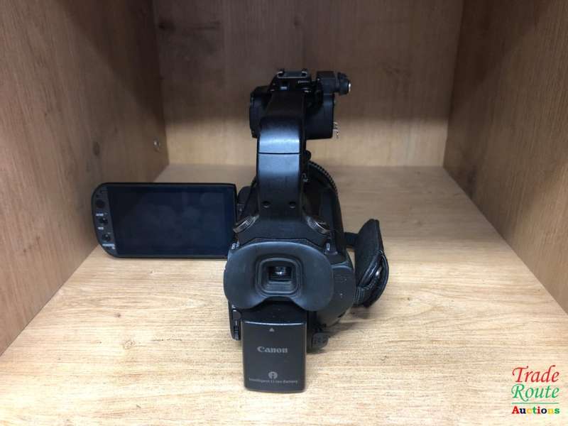 CANON XA10  AVCHD CAMCORDER - HD - BUILT IN MEMORY 64GB - CAMCORDER