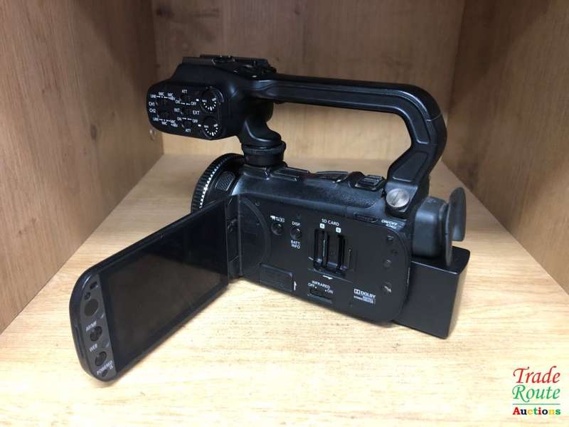 CANON XA10  AVCHD CAMCORDER - HD - BUILT IN MEMORY 64GB - CAMCORDER
