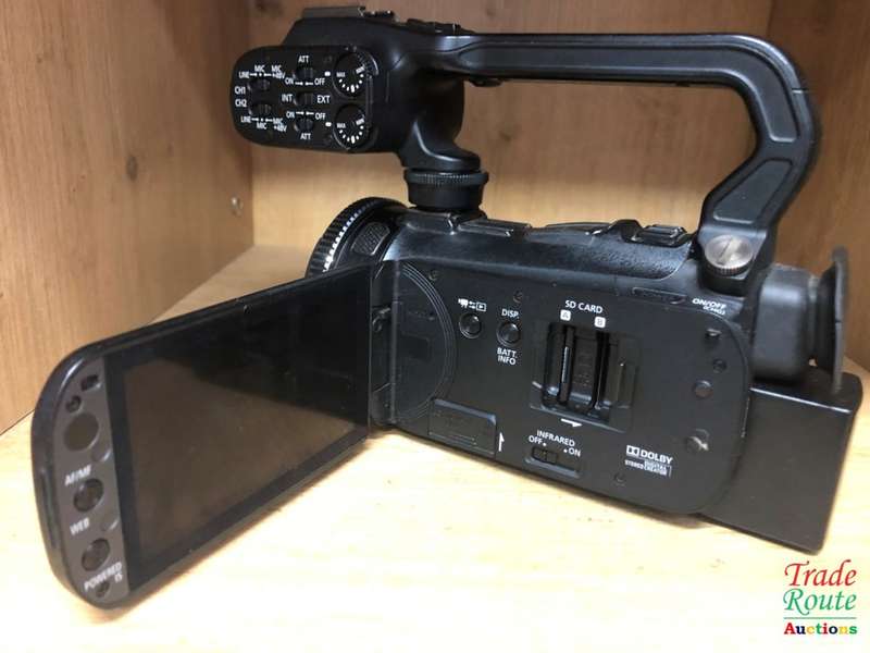CANON XA10  AVCHD CAMCORDER - HD - BUILT IN MEMORY 64GB - CAMCORDER