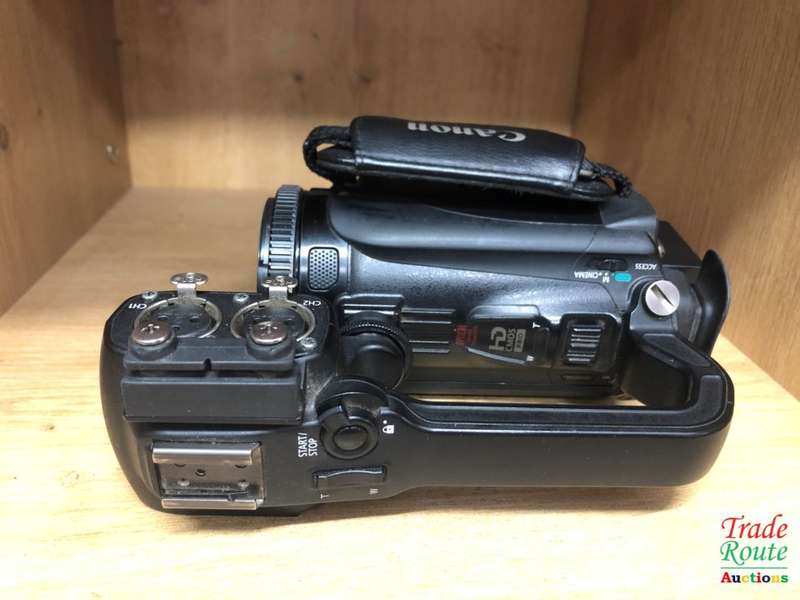 CANON XA10  AVCHD CAMCORDER - HD - BUILT IN MEMORY 64GB - CAMCORDER