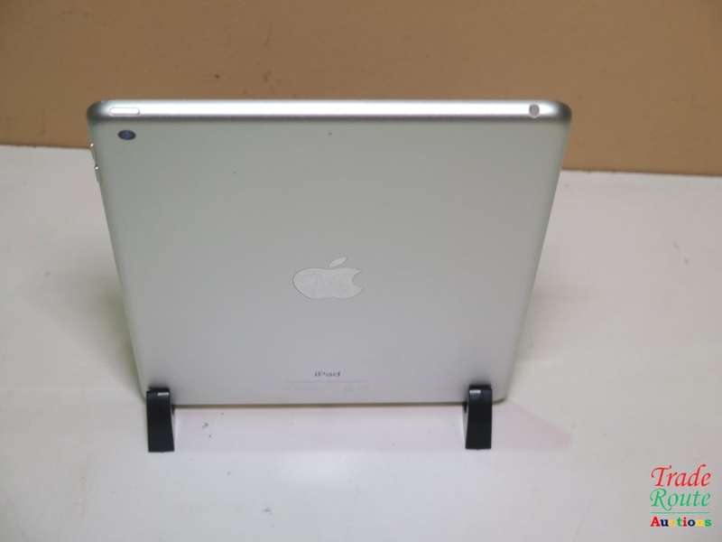 APPLE IPAD 9.7-inch 5th Gen | MP2G2HC/A | 32GB | WiFi | RETINA DISPLAY