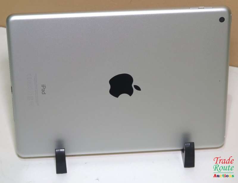 APPLE IPAD 9.7-inch 5th Gen | MP2G2HC/A | 32GB | WiFi | RETINA DISPLAY