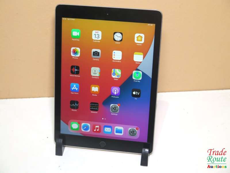 Apple iPad 5th Gen | MP2F2HC/A | WiFi | 32GB | SPACE GREY | A1822 RETINA 9.7 inch TouchScreen Tablet