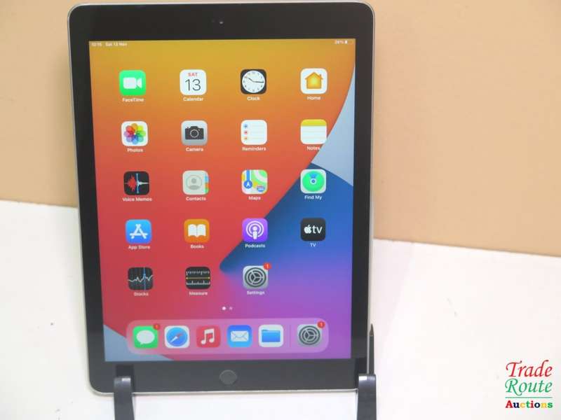 Apple iPad 5th Gen | MP2F2HC/A | WiFi | 32GB | SPACE GREY | A1822 RETINA 9.7 inch TouchScreen Tablet