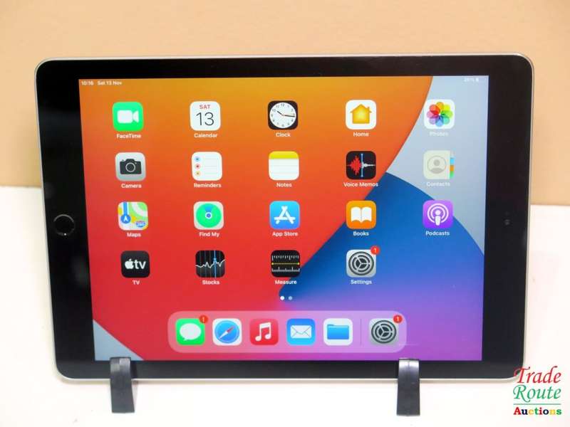 Apple iPad 5th Gen | MP2F2HC/A | WiFi | 32GB | SPACE GREY | A1822 RETINA 9.7 inch TouchScreen Tablet