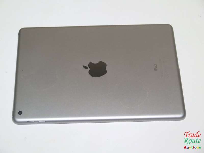 Apple iPad 5th Gen | MP2F2HC/A | WiFi | 32GB | SPACE GREY | A1822 RETINA 9.7 inch TouchScreen Tablet
