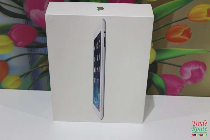 IPAD 4 | 16GB | WiFi | MD513HC/A | WHITE | GENUINE APPLE  ** RETINA DISPLAY **