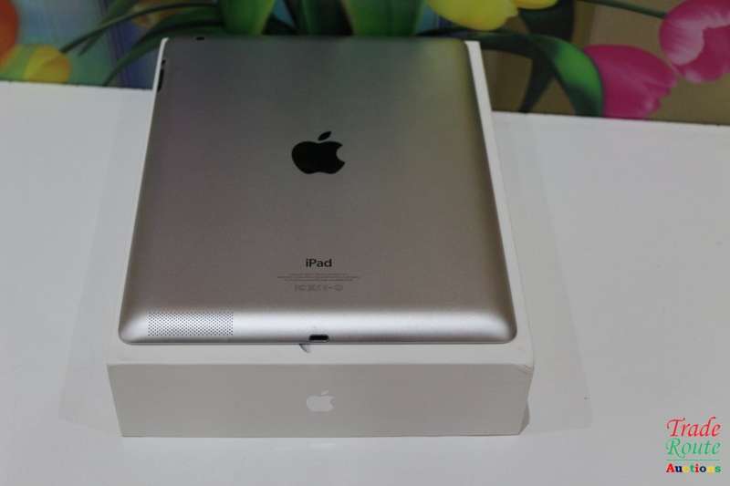 IPAD 4 | 16GB | WiFi | MD513HC/A | WHITE | GENUINE APPLE  ** RETINA DISPLAY **