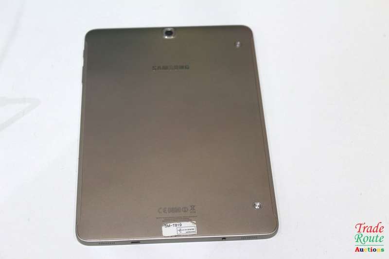 Samsung Galaxy Tab S2 SM-T819-9.7 Inch, 32GB, 4G LTE, Gold - Tiny Crack in outer Glass