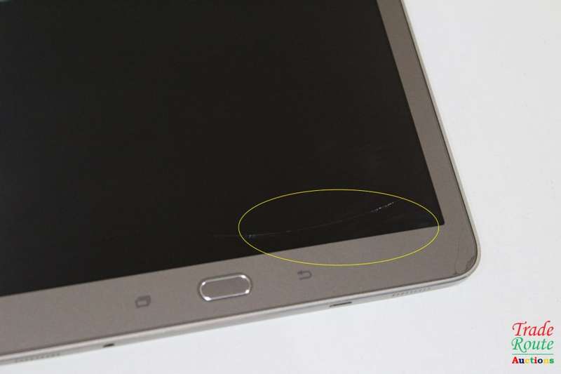 Samsung Galaxy Tab S2 SM-T819-9.7 Inch, 32GB, 4G LTE, Gold - Tiny Crack in outer Glass
