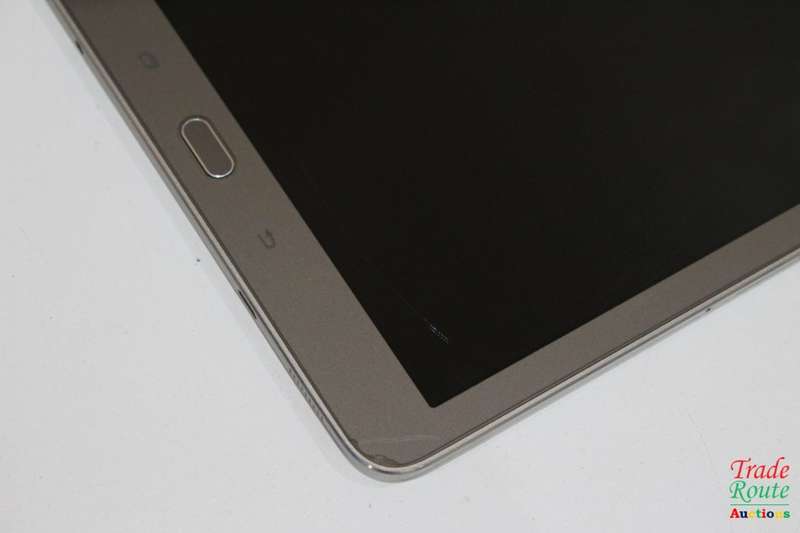 Samsung Galaxy Tab S2 SM-T819-9.7 Inch, 32GB, 4G LTE, Gold - Tiny Crack in outer Glass