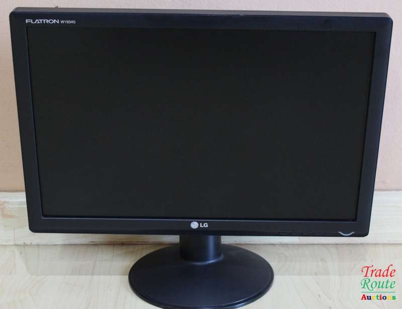 19` LG Flatron W1934S-BN 1440x900 Widescreen LCD Monitor (Black)