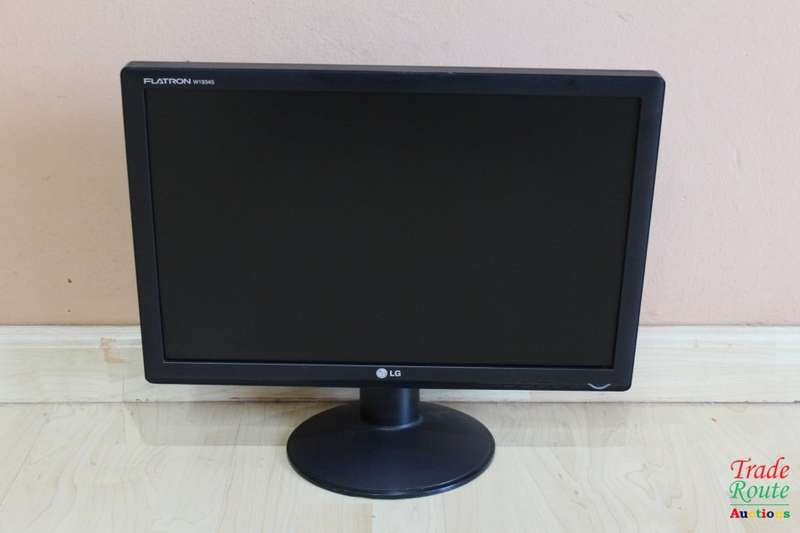 19` LG Flatron W1934S-BN 1440x900 Widescreen LCD Monitor (Black)
