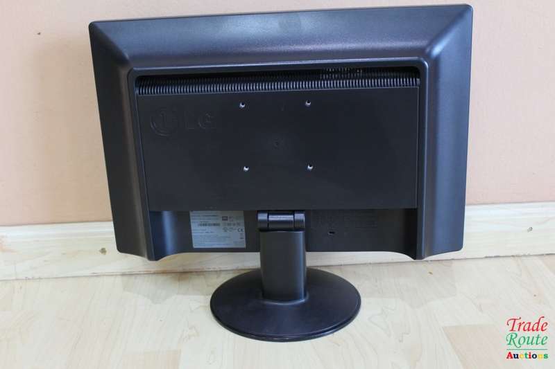 19` LG Flatron W1934S-BN 1440x900 Widescreen LCD Monitor (Black)