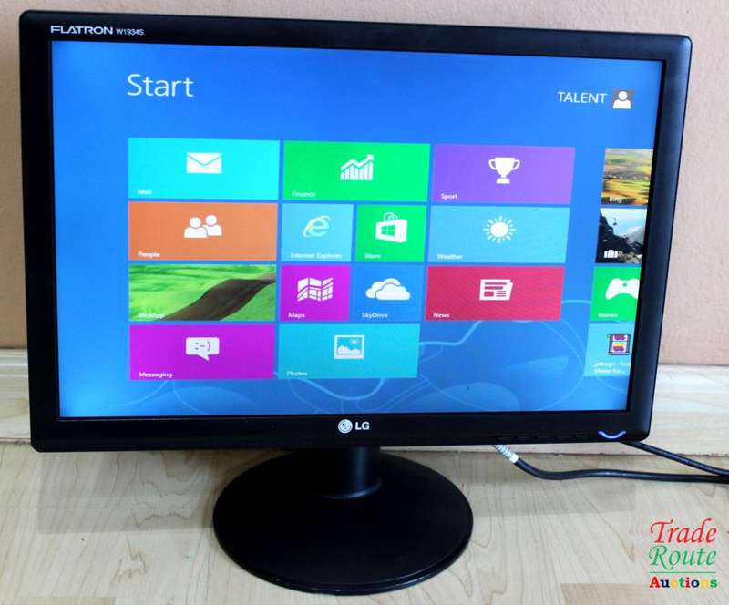 19` LG Flatron W1934S-BN 1440x900 Widescreen LCD Monitor (Black)