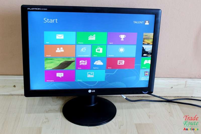 19` LG Flatron W1934S-BN 1440x900 Widescreen LCD Monitor (Black)