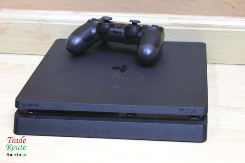 Sony PS4 PlayStation 4 SLIM console CUH-2216A - Jet Black  *** SONY PS4 ***