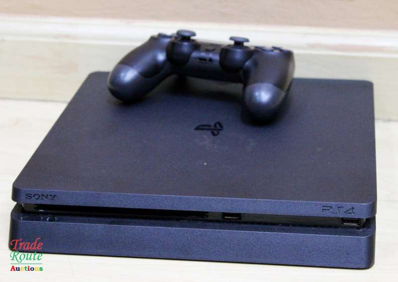 Sony PS4 PlayStation 4 SLIM console CUH-2216A - Jet Black  *** SONY PS4 ***