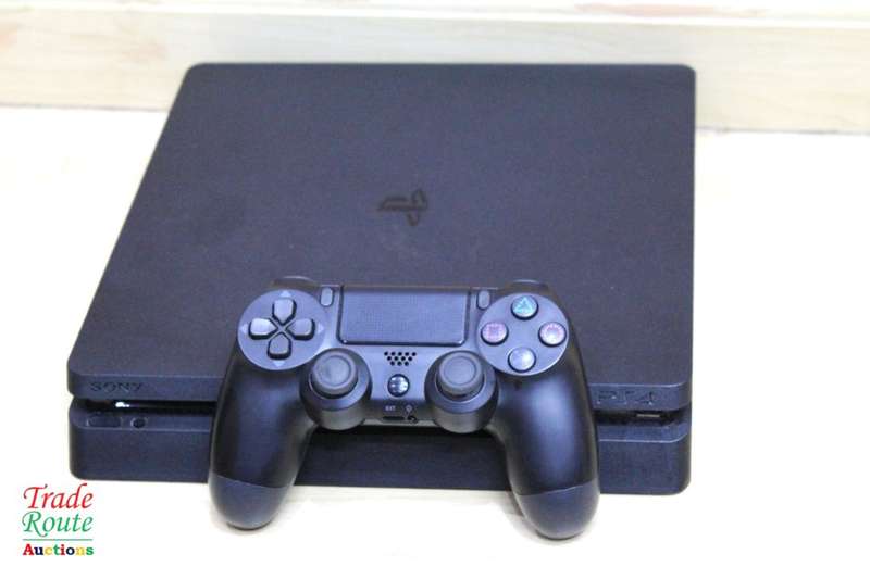 Sony PS4 PlayStation 4 SLIM console CUH-2216A - Jet Black  *** SONY PS4 ***