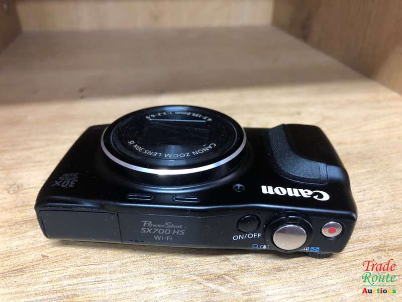 Canon PowerShot SX700 HS 16.1MP Digital Camera  FULL HD 30X OPTICAL ZOOM - WiFi