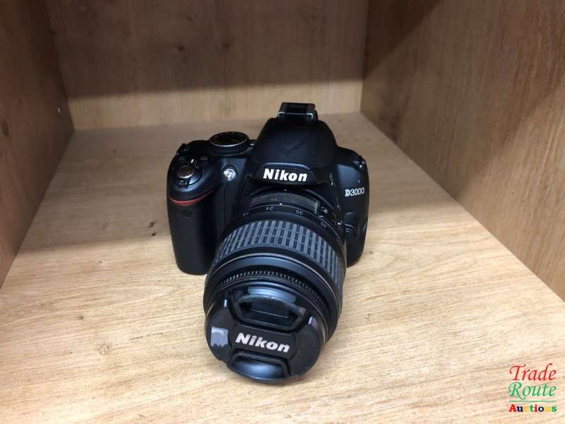 NIKON D3000 DSLR CAMERA CAMERA KIT WITH NIKKOR 18-55 ii LENS