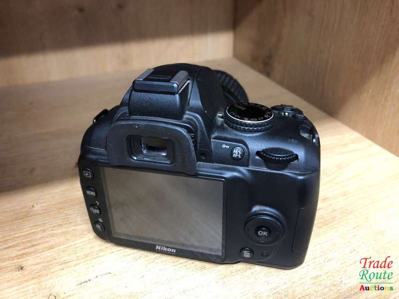 NIKON D3000 DSLR CAMERA CAMERA KIT WITH NIKKOR 18-55 ii LENS