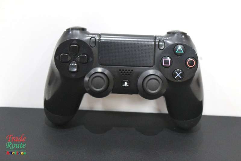 Sony Playstation 4 Console Pro 1TB [CUH-7216b] PS4 PRO + 1 Wireless Controller