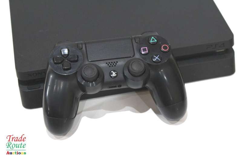 Sony PS4 PlayStation 4 SLIM console CUH-2216A - Jet Black  *** SONY PS4 ***