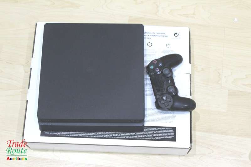 Sony PS4 PlayStation 4 SLIM console CUH-2216A - Jet Black  *** SONY PS4 ***