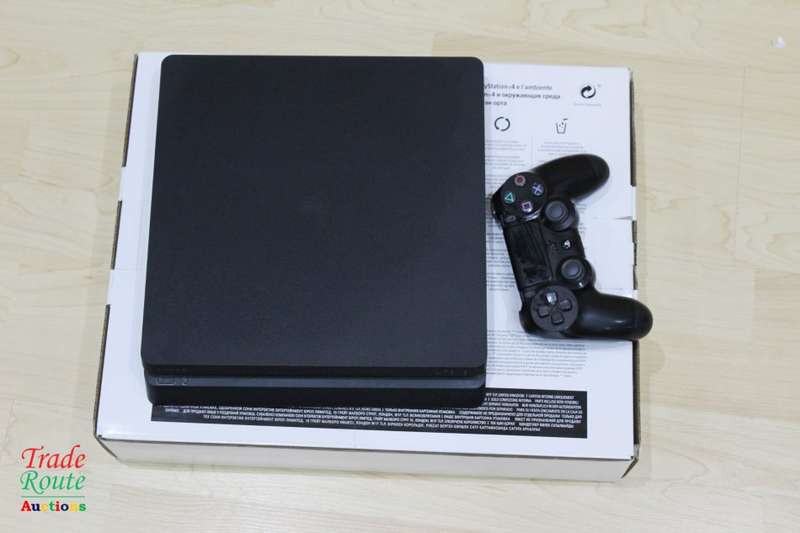 Sony PS4 PlayStation 4 SLIM console CUH-2216A - Jet Black  *** SONY PS4 ***