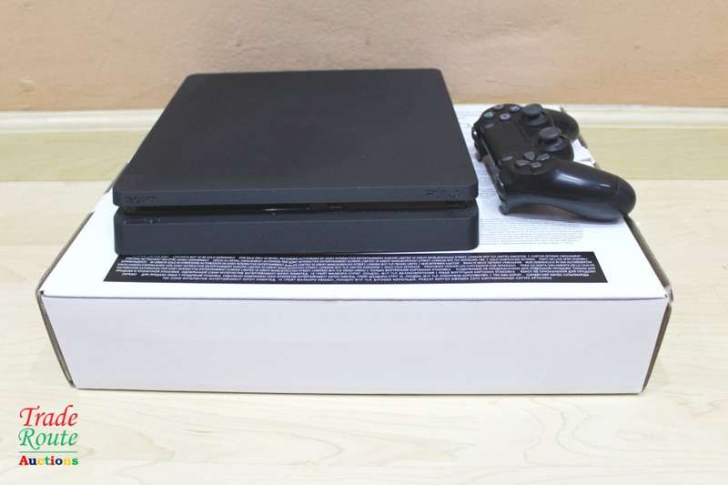 Sony PS4 PlayStation 4 SLIM console CUH-2216A - Jet Black  *** SONY PS4 ***