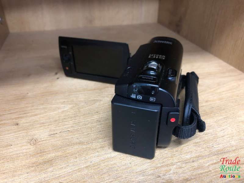 Samsung  SMX-F40BP Ultra Zoom Camcorder (Black)