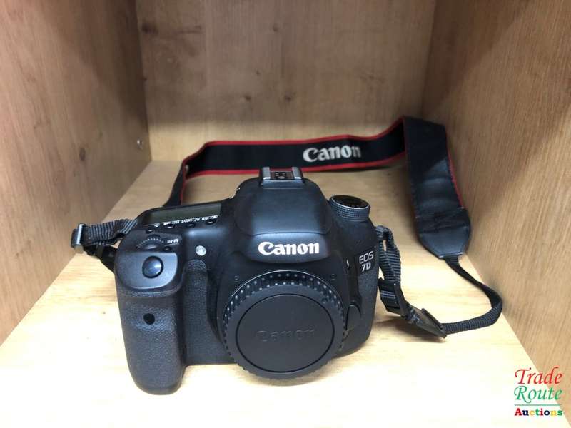Canon EOS 7D 18MP PROFESSIONAL Digital SLR Camera (BODY) - 18 Megapixels