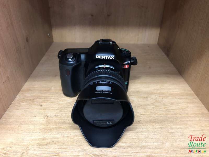 Pentax *ist DL DIGITAL SLR Camera with 18-55 Lens Kit
