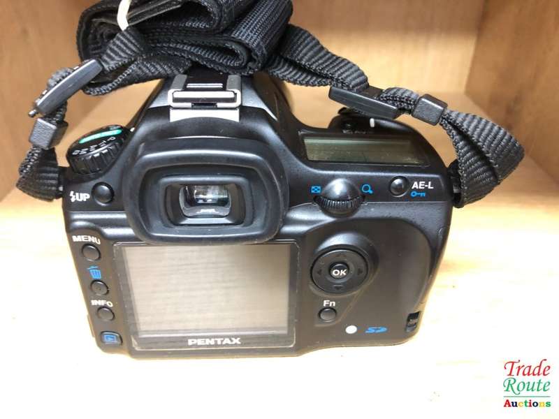 Pentax *ist DL DIGITAL SLR Camera with 18-55 Lens Kit