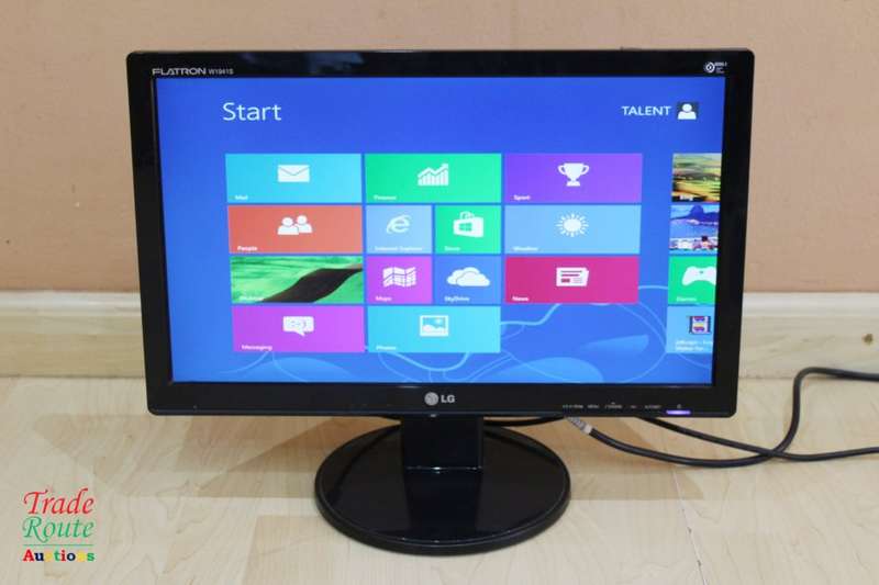 LG W1941S-PF 19-inch TFT 1366x768 VGA Monitor