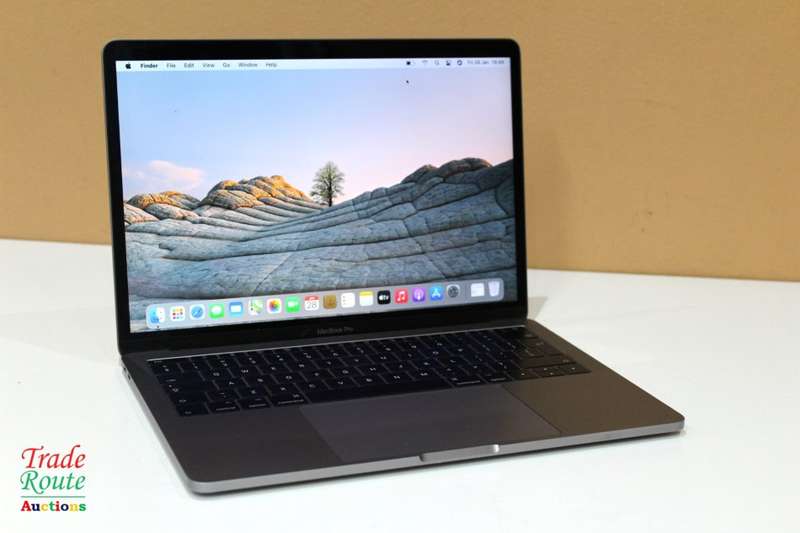 MacBook Pro 13.3-inch  | Core i5 2.3GHz | 8GB RAM | 128GB SSD - 2017 - ** Please Read **