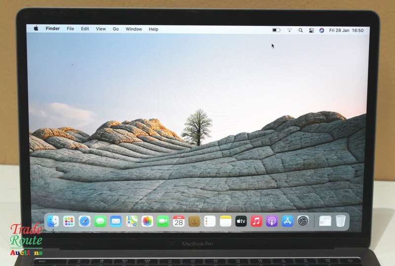 MacBook Pro 13.3-inch  | Core i5 2.3GHz | 8GB RAM | 128GB SSD - 2017 - ** Please Read **
