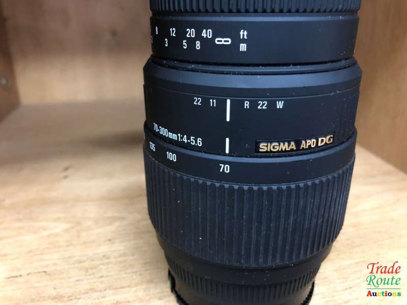 SIGMA APO DG 70-300mm Telephoto Zoom Lens for SONY DSLR A MOUNT Cameras