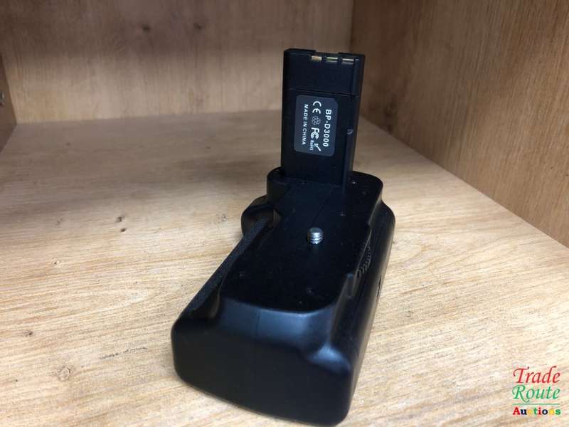Battery Grip BP-D3000 for Nikon D3000, D40, D40x, D60 D5000