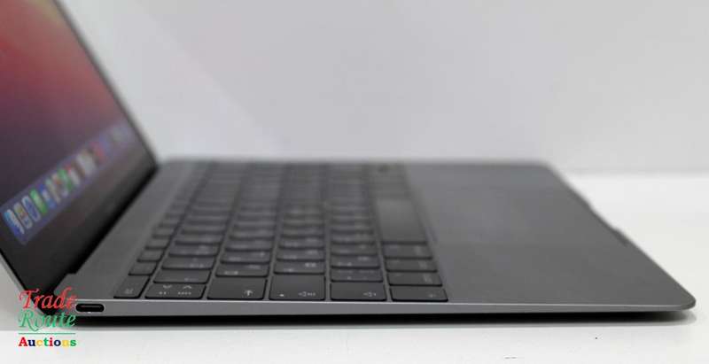 MacBook `Core M3` 1.2Ghz 12inch RETINA (Early 2017 Model) 8GB RAM 256GB SSD 2304x1440 RUSSIAN K/B