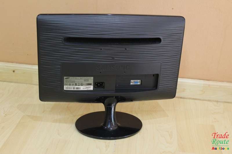 Samsung B1930N 18.5" Widescreen LCD Monitor (High Gloss Black)