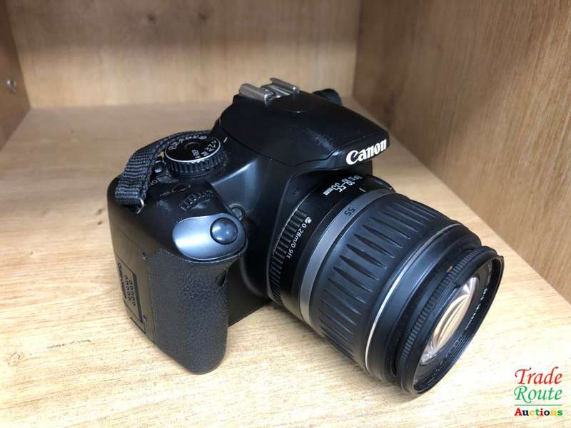 Canon EOS 450D DigitalSLR camera 12.2 Megapixels with Canon 18-55mm Lens Kit