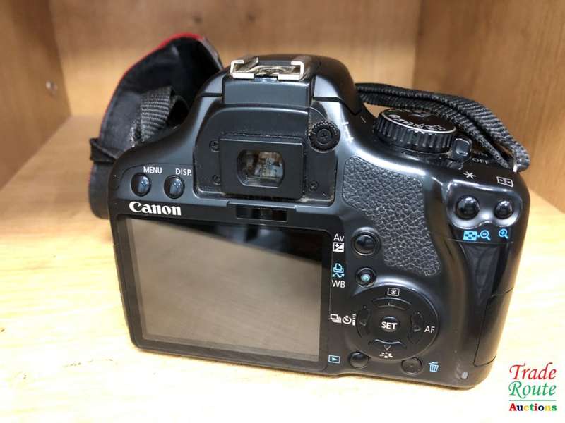 Canon EOS 450D DigitalSLR camera 12.2 Megapixels with Canon 18-55mm Lens Kit