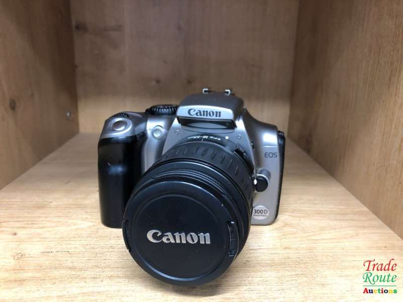 Canon 300D Digital SLR camera (SILVER) 18-55 LENS KIT